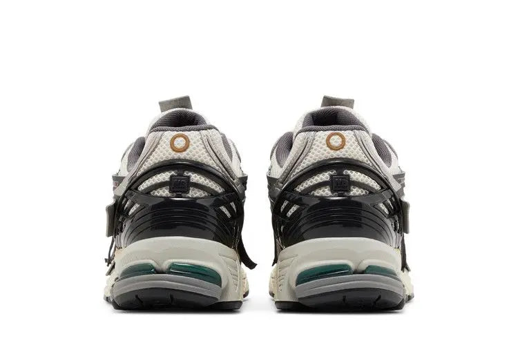 1906A Silver Metalic Castlerock VOSneakers