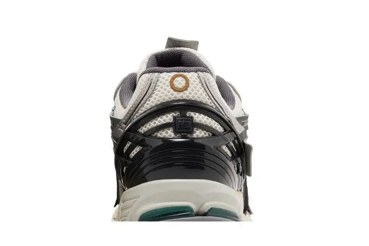 1906A Silver Metalic Castlerock VOSneakers