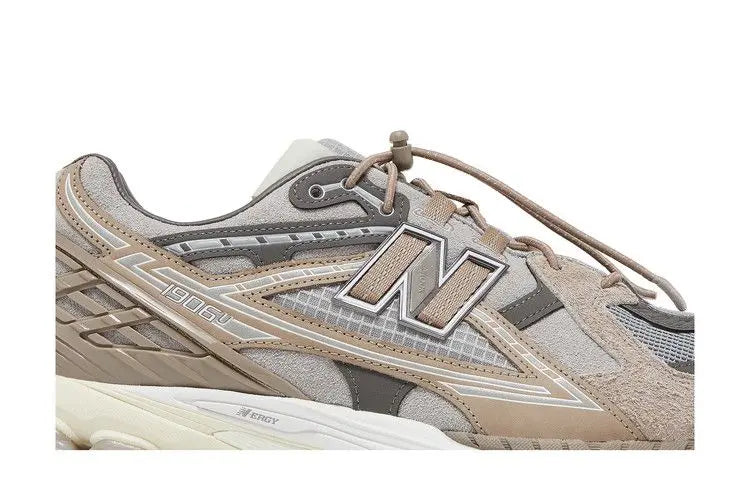 1906N N.Hoolywood x INVINCIBLE Moonrock VOSneakers