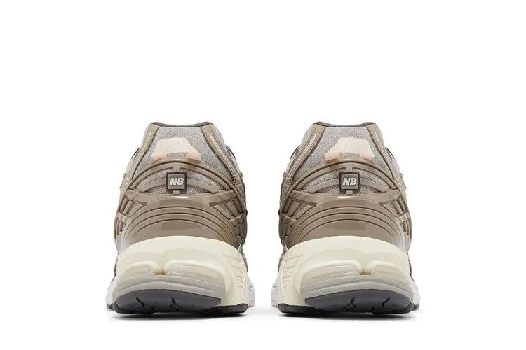 1906N N.Hoolywood x INVINCIBLE Moonrock VOSneakers