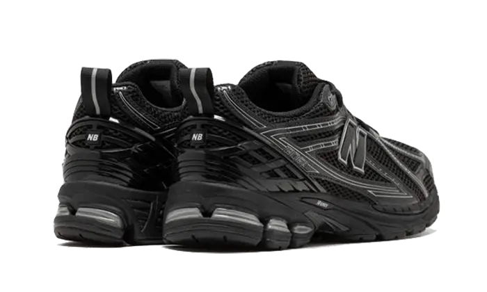 1906R Black Grey VOSneakers
