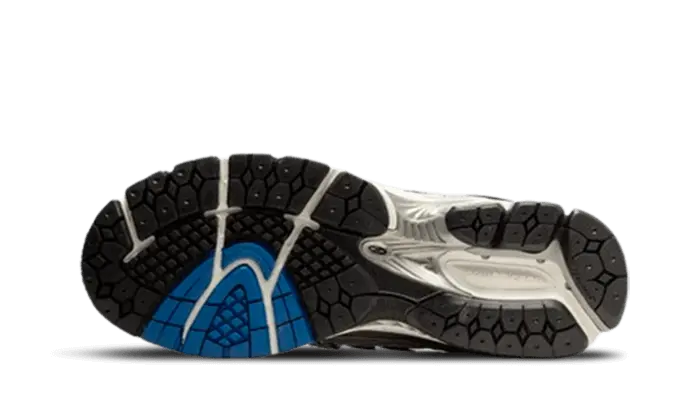 1906R Silver Metallic VOSneakers
