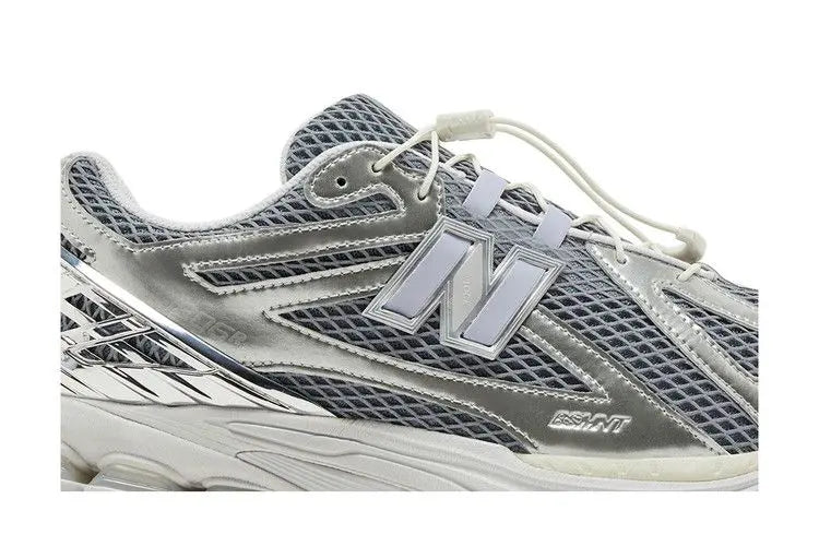1906R The Basement Silver VOSneakers
