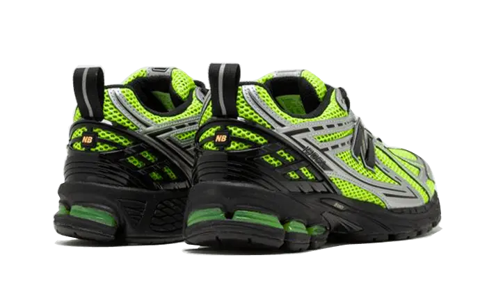 1906R Volt Black VOSneakers