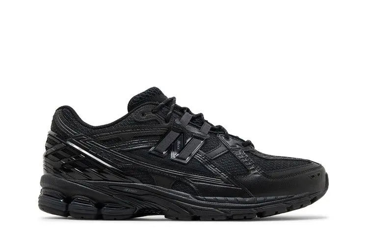 1906U Triple Black VOSneakers