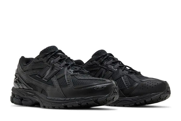 1906U Triple Black VOSneakers