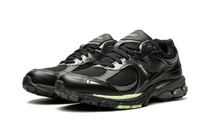 2002R Black Silver Green VOSneakers