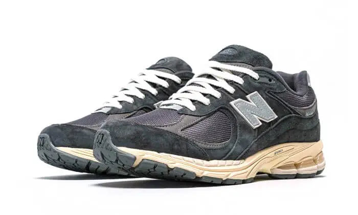 2002R Phantom VOSneakers
