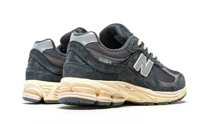 2002R Phantom VOSneakers