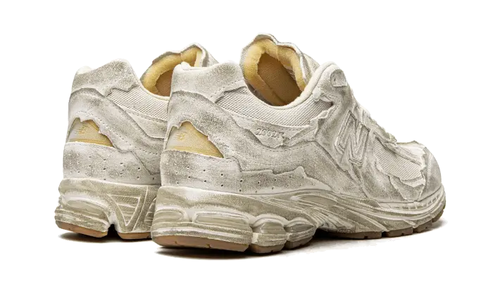 2002R Protection Pack Distressed VOSneakers