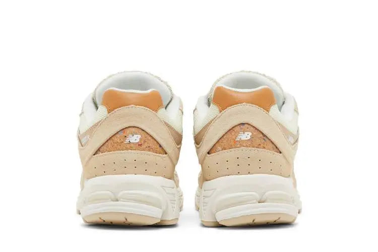2002R Sandstone VOSneakers