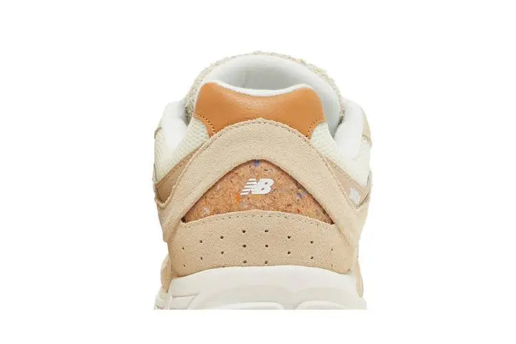 2002R Sandstone VOSneakers