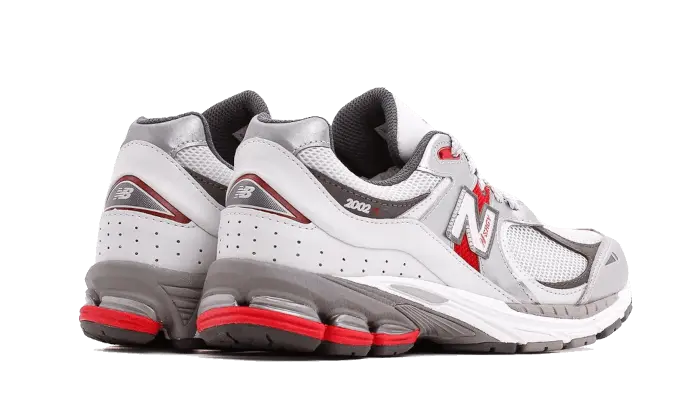 2002R Silver Metallic VOSneakers