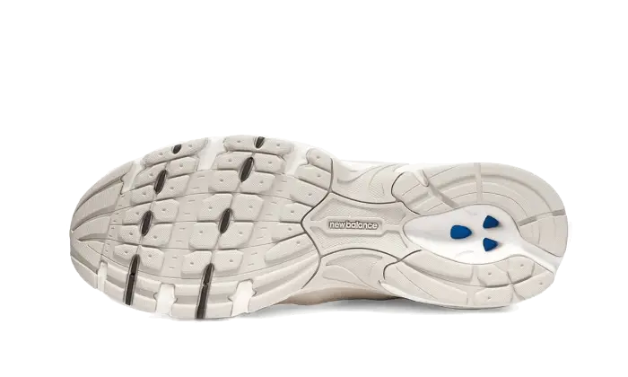 530 Ivory VOSneakers