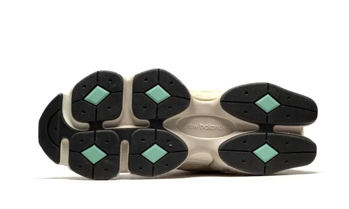 9060 Sea Salt VOSneakers