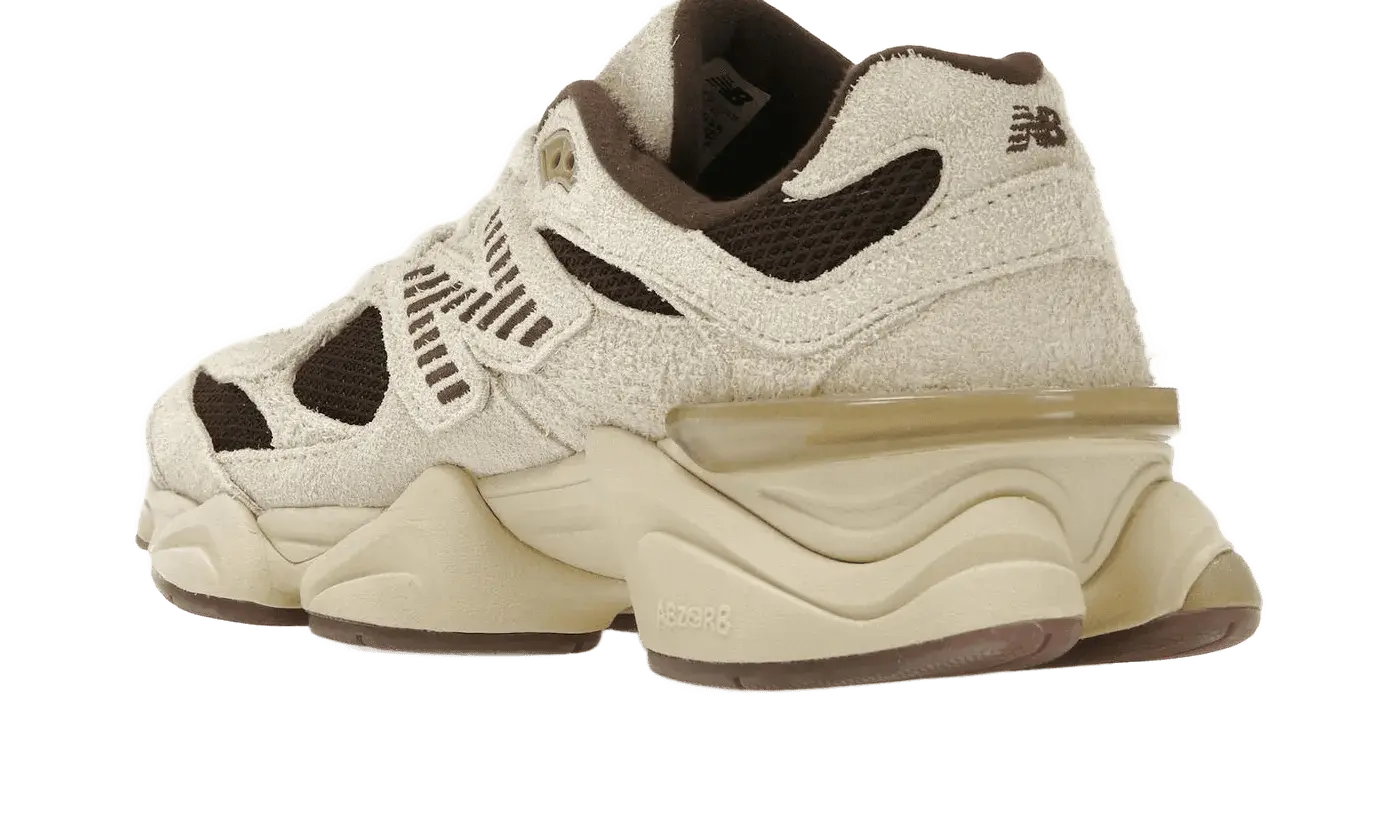 9060 Sydney McLaughlin-Levrone Linen Black Coffee VOSneakers