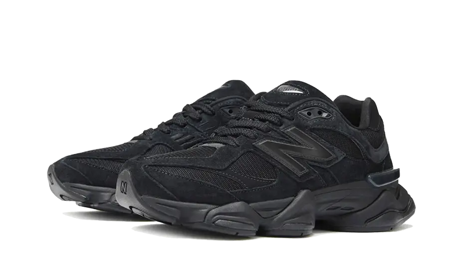 9060 Triple Black VOSneakers