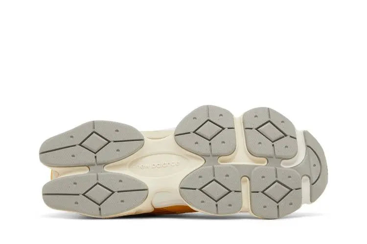 9060 Varsity Gold VOSneakers