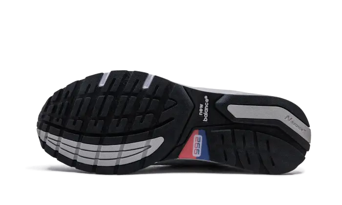 990 v5 Black VOSneakers