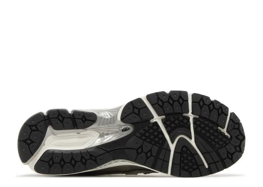 New Balance 1906R Silver Black New Balance