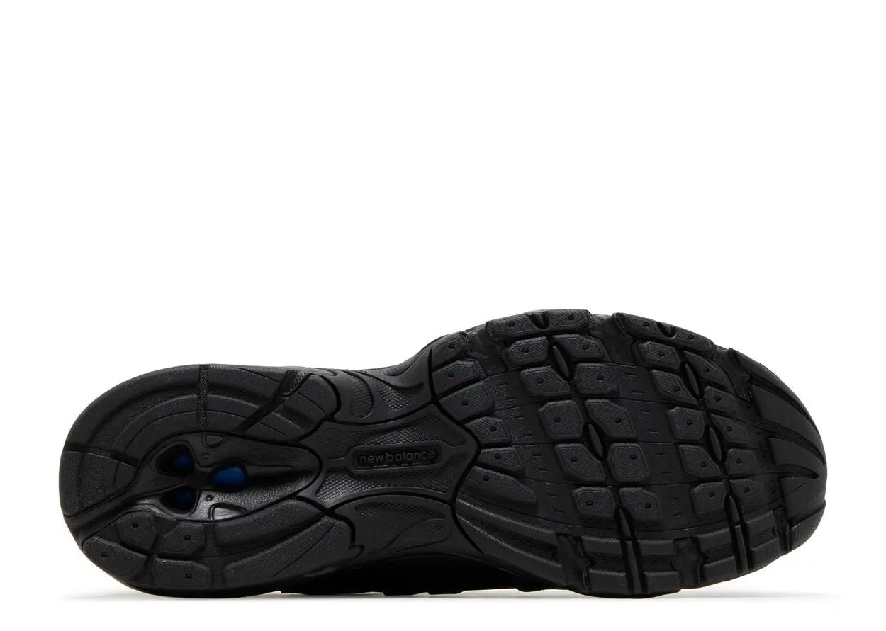 New Balance 530 Triple Black Leather New Balance