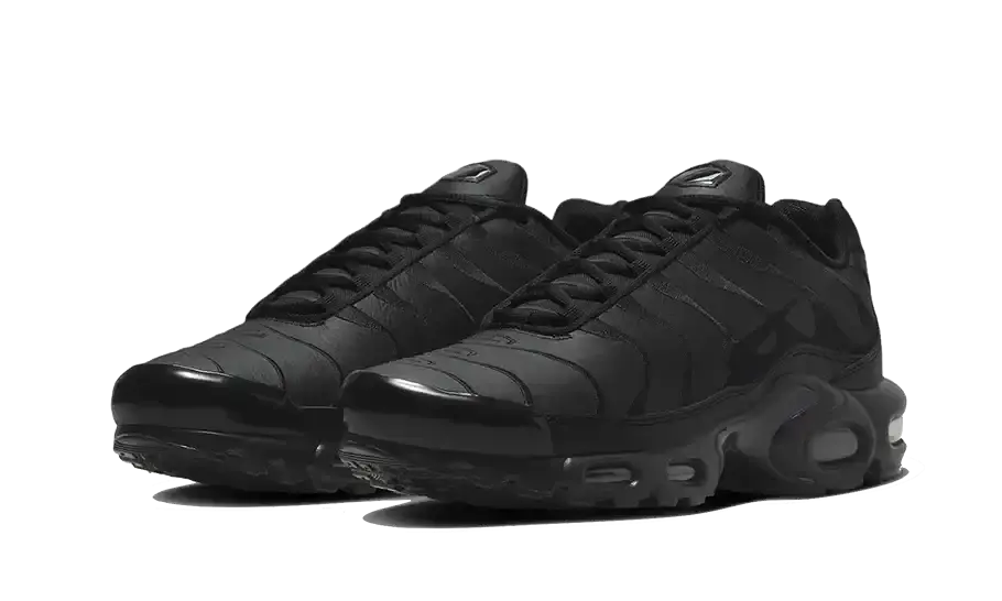 Nike Air Max Plus Triple Black Leather VOSneakers