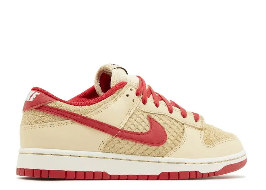 Nike Dunk Low Retro SE Strawberry Waffle Nike
