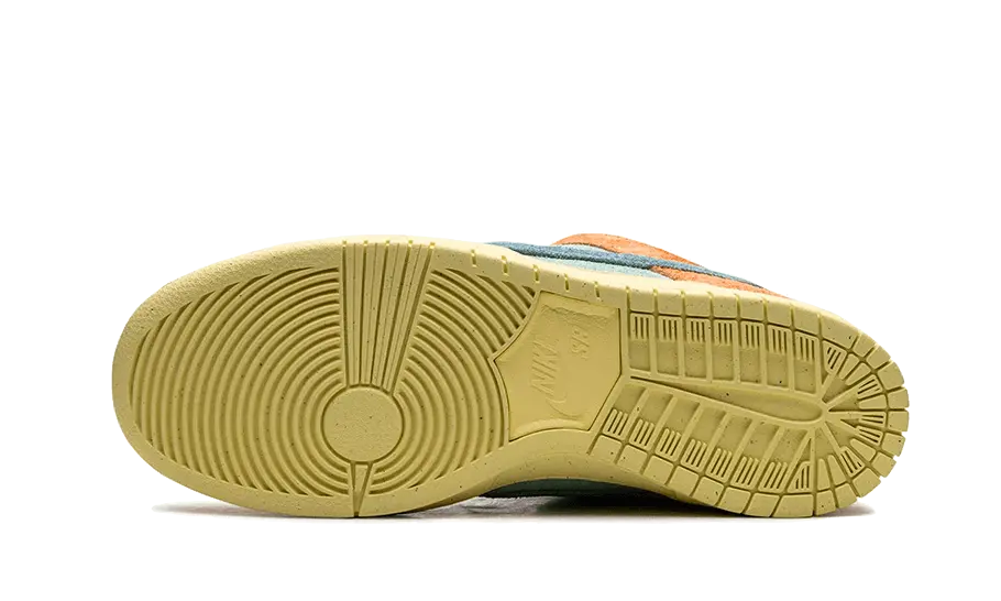 Nike SB Dunk Low Orange Emerald Rise Nike