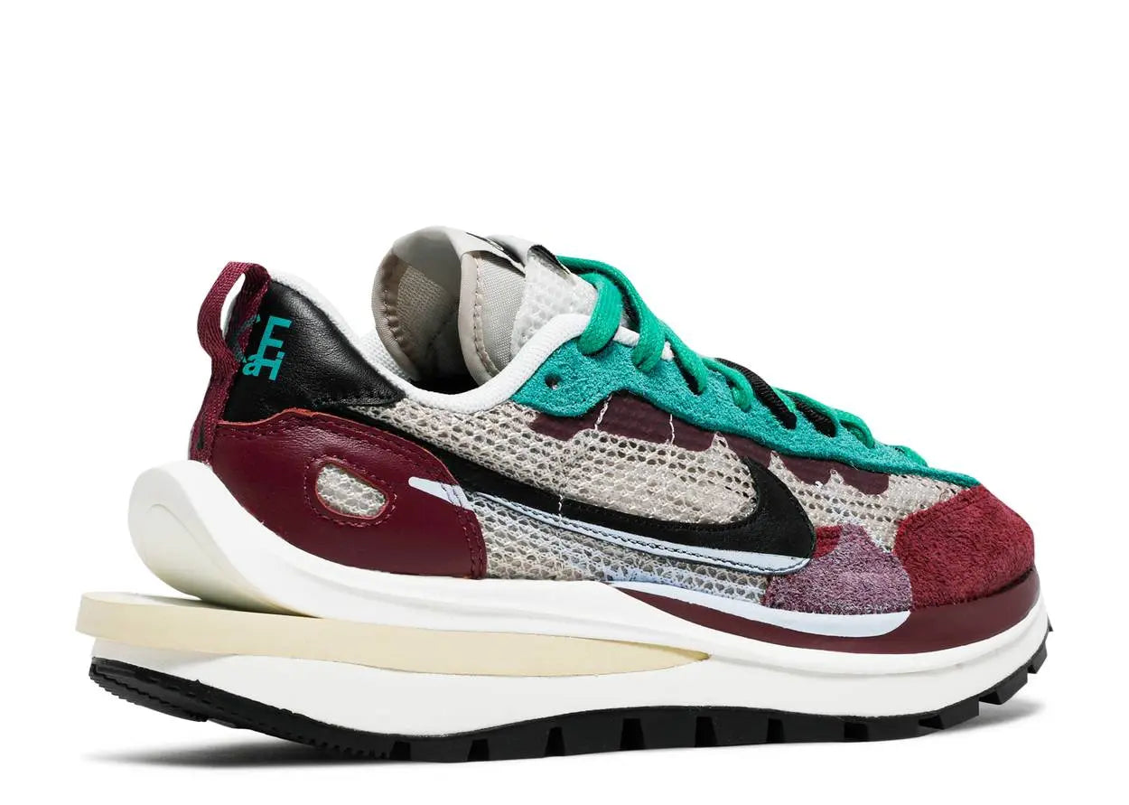 Nike Vaporwaffle Sacai Villain Red Neptune Green Nike