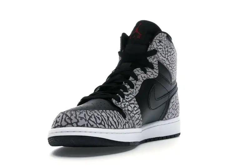 Jordan 1 Retro Un-Supreme - VOSneakers