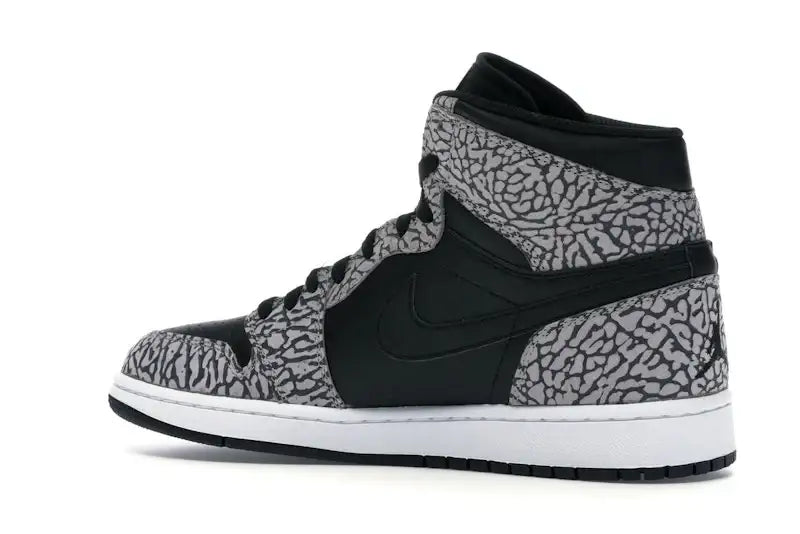 Jordan 1 Retro Un-Supreme - VOSneakers