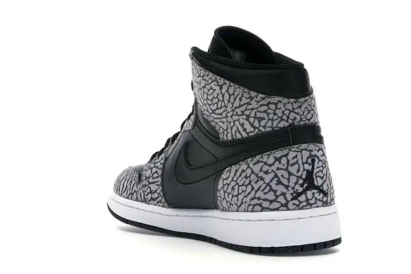 Jordan 1 Retro Un-Supreme - VOSneakers