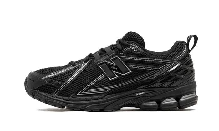 1906R Black Grey VOSneakers