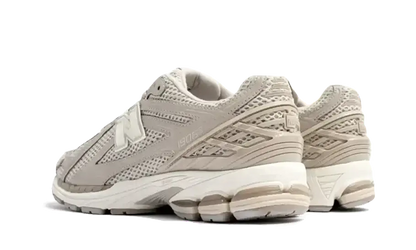 1906R Grey Days VOSneakers