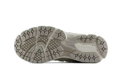1906R Grey Days VOSneakers