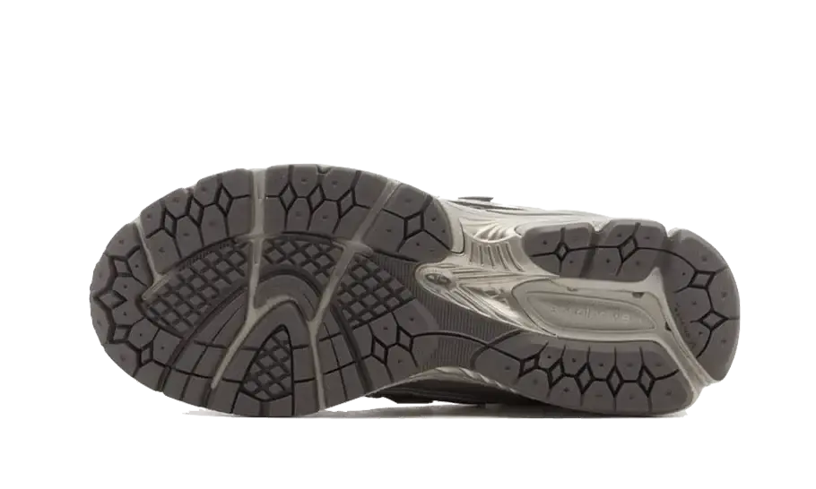 1906R Harbor Grey VOSneakers