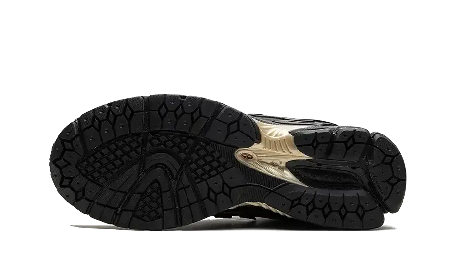 1906R Kith Black VOSneakers