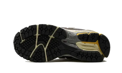 1906R Licorice VOSneakers