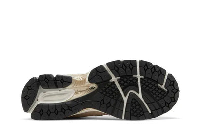 1906R Mindful Grey VOSneakers