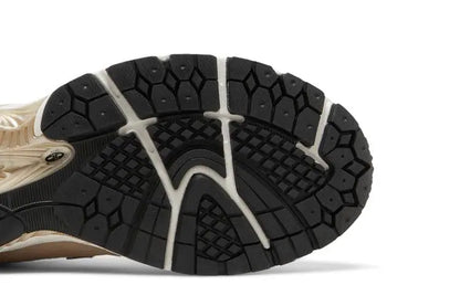 1906R Mindful Grey VOSneakers