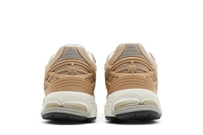 1906R Mindful Grey VOSneakers