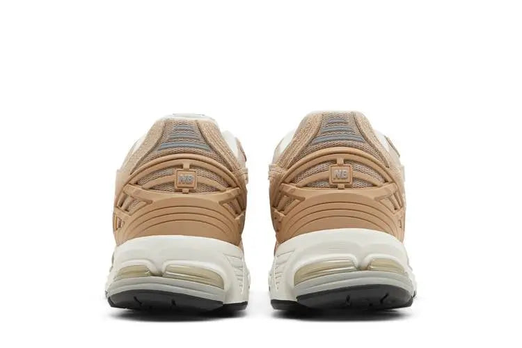 1906R Mindful Grey VOSneakers