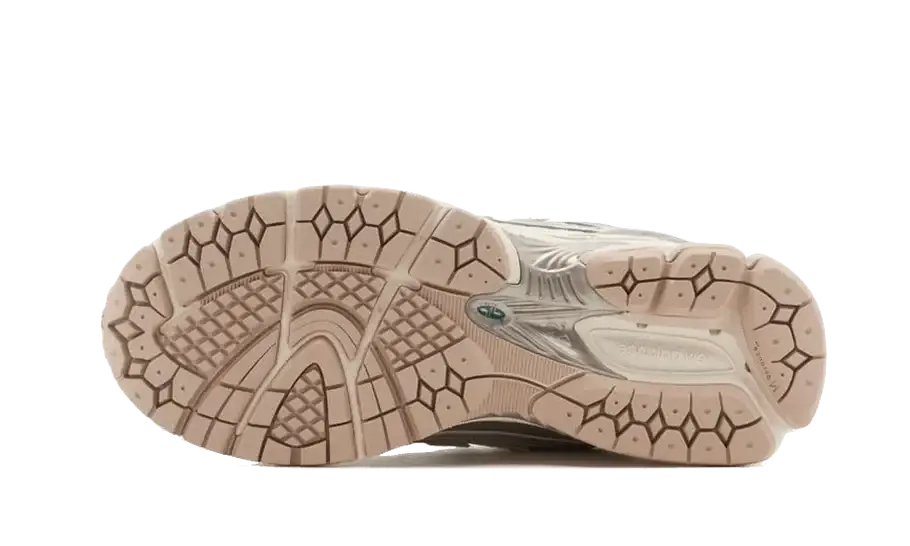 1906R Silver Metallic Cream VOSneakers