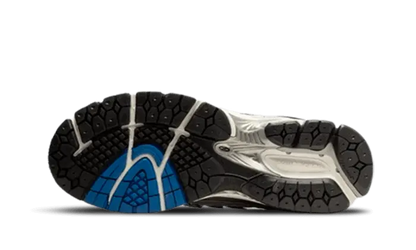 1906R Silver Metallic VOSneakers