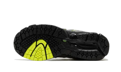 1906R Volt Black VOSneakers