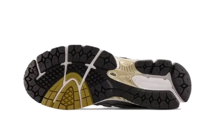 1906R White Navy Gold VOSneakers