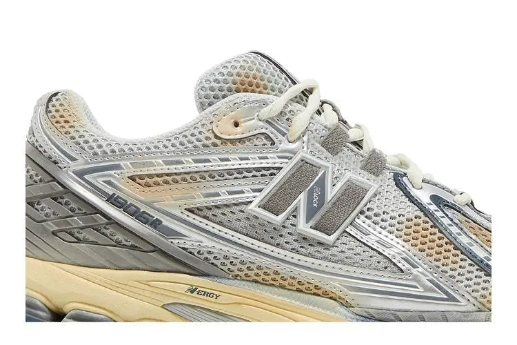 1906R thisisneverthat VOSneakers