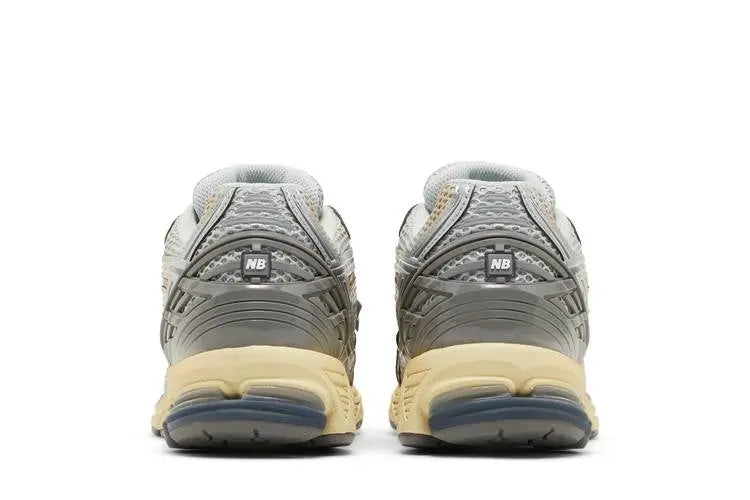 1906R thisisneverthat VOSneakers
