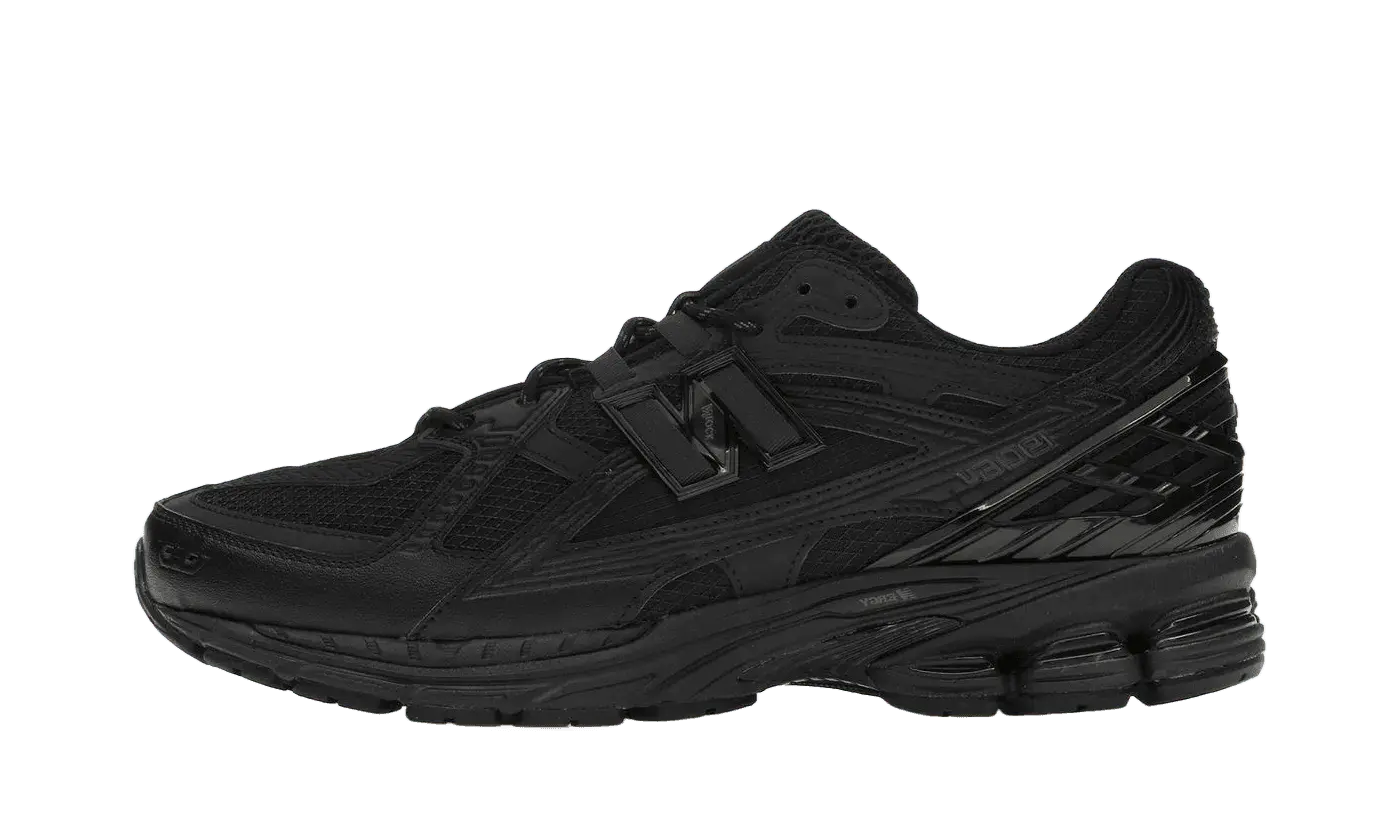 1906U Triple Black VOSneakers
