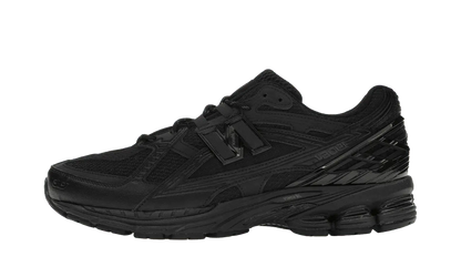 1906U Triple Black VOSneakers